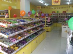 零食批发市场进货货源有哪些（开零食店低价进货策略分享）