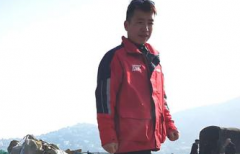 浙江百世快递员为送一件女装，海上漂流7小时