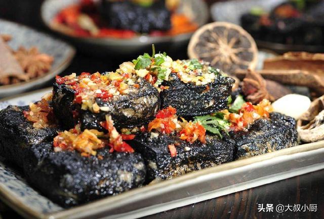 夜市摆摊卖什么最赚钱？揭秘2019年火爆特色小吃创业项目