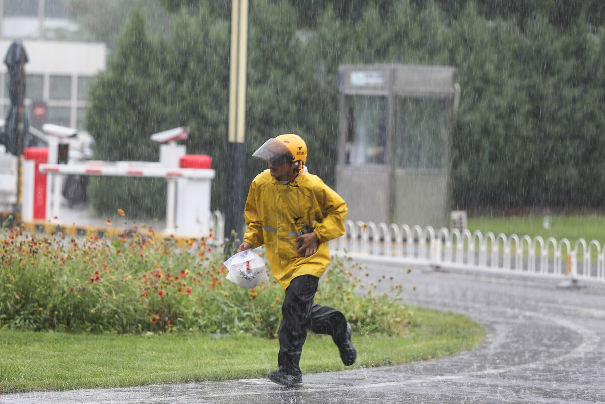 职场百科：美团骑手兼职怎么做？要拿一万有多难？