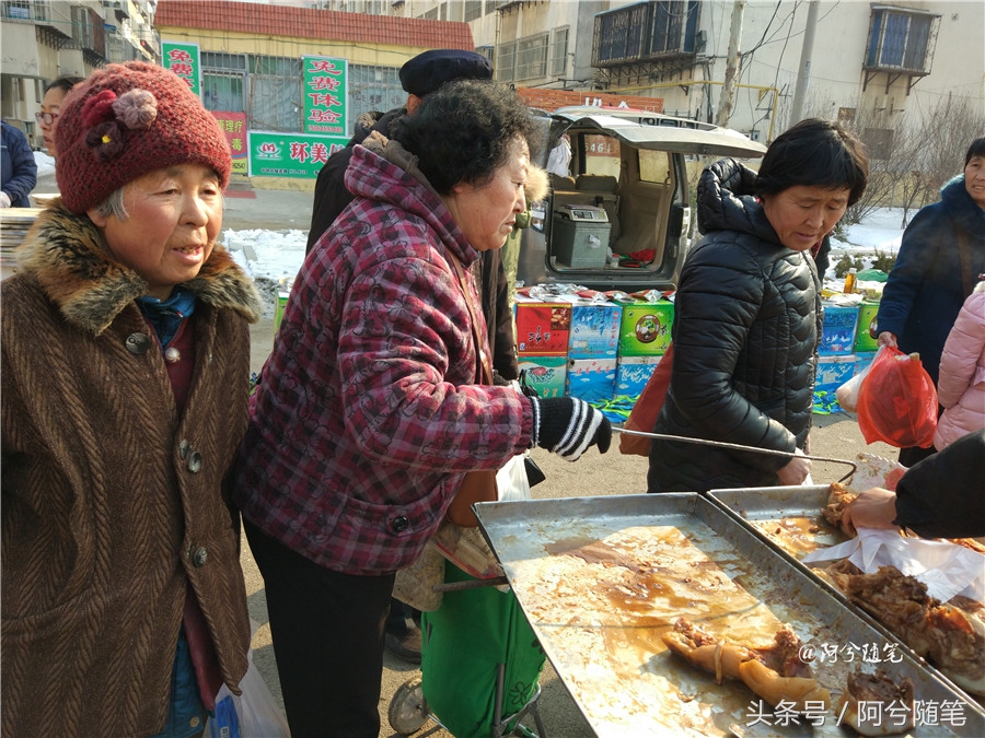 农村赶集，10种吃食最好卖！您爱吃哪个？